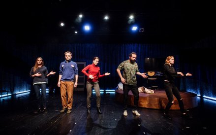 „Najgorszy człowiek na świecie” to głośna książka Małgorzaty Halber. W kaliskim Teatrze im. Bogusław