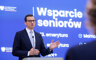 Premier Mateusz Morawiecki na konferencji prasowej w KPRM w Warszawie