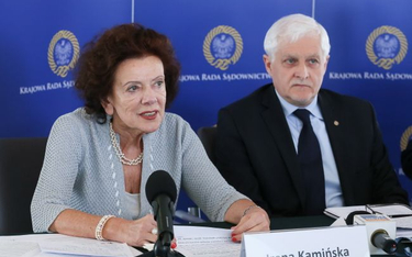 Prezes Stowarzyszenia Sędziów Themis Irena Kamińska (L) oraz przewodniczący KRS Dariusz Zawistowski 