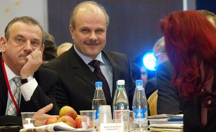 III kongres SLD, grudzień 2004. Marek Dyduch (w środku) wśród działaczek i działaczy