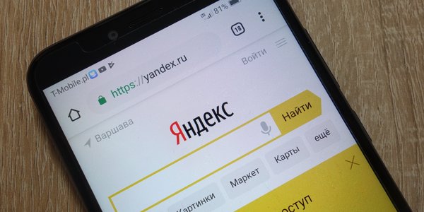 Yandex ukrył baterię rakietową k. Petersburga, wstawiając skopiowany las