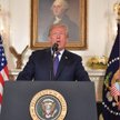Piątek wieczór w USA, sobota rano w Syrii, Donald Trump mówi Amerykanom, że atak się zaczął.
