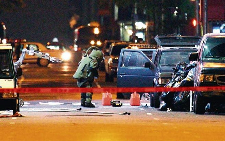 <Terenówka zaparkowana przy Times Square wyładowana była trzema pojemnikami z gazem, dwoma kanistram