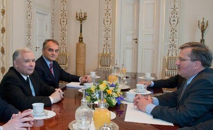 Od lewej Jarosław Kaczyński, Waldemar Pawlak, Bronisław Komorowski