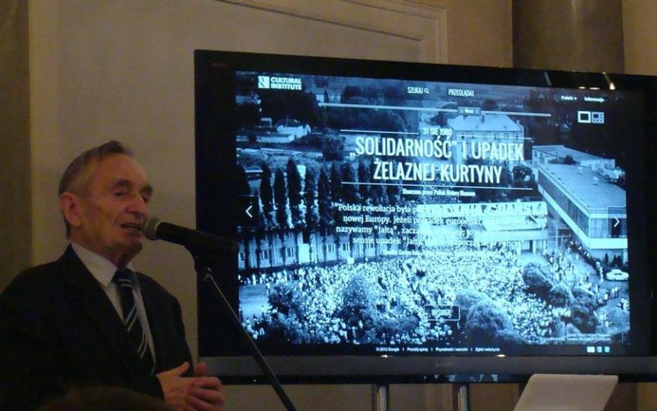 Prof. Henryk Samsonowicz podczas inauguracji w Warszawie nowych wystaw Google i MHP Fot. Monika Kuc