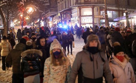 Na Krupówkach były także osoby zakażone koronawirusem