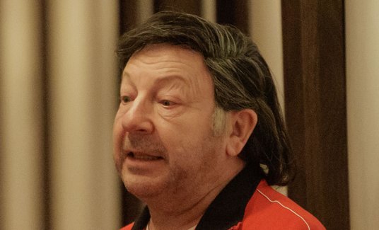"Ezi" reż. Janusz Zaorski