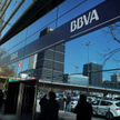 Od połowy marca tego roku akcje Santandera i BBVA, dwóch największych hiszpańskich banków, spadły o 