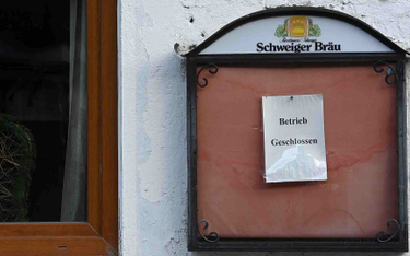 Biznes zamknięty - ogłoszenie przy pensjonacie w Bawarii