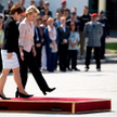 Annegret Kramp-Karrenbauer (z lewej) nie będzie już tylko szefową CDU, lecz także szefową resortu ob