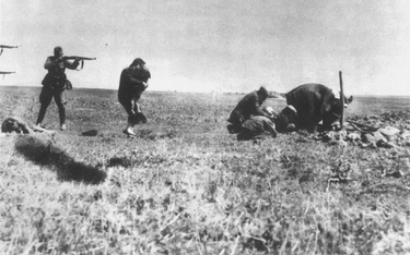 Egzekucja Żydów kijowskich dokonana przez niemieckie oddziały Einsatzgruppen niedaleko Iwangorodu na