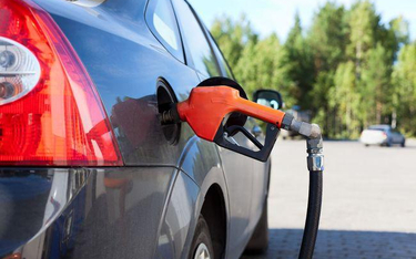 Prywatny użytek auta służbowego bez PIT od paliwa
