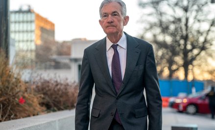 Jerome Powell będzie kierował Rezerwą Federalną do 15 maja. fot. REUTERS/Nathan Howard
