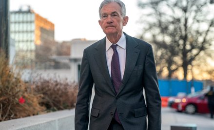 Jerome Powell będzie kierował Rezerwą Federalną do 15 maja. fot. REUTERS/Nathan Howard