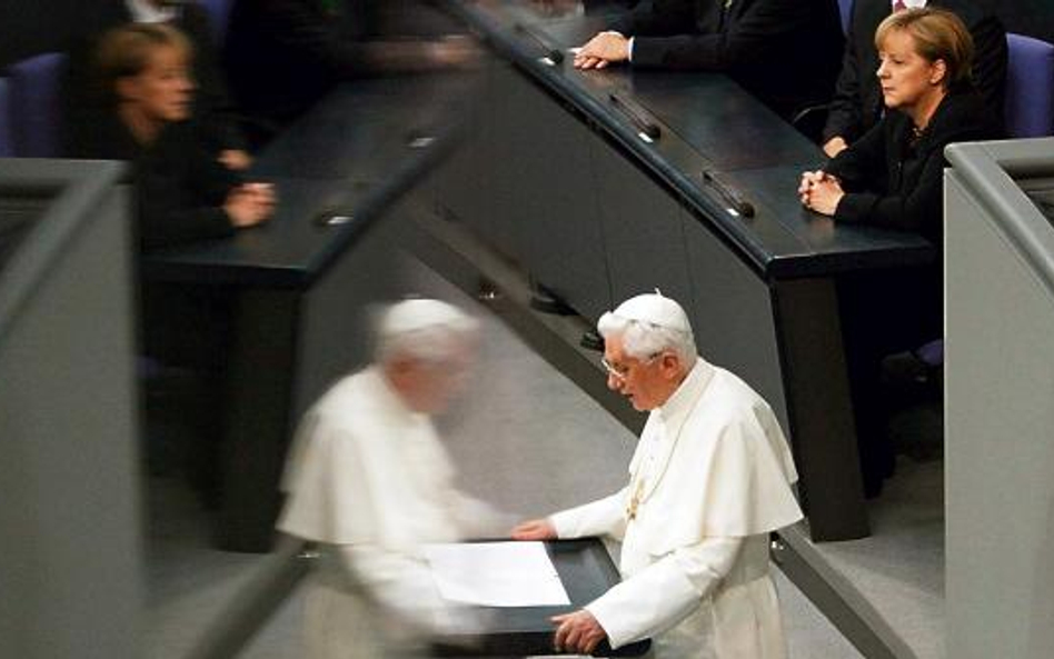 Papież przemawiał w Bundestagu jako szef państwa watykańskiego i biskup Rzymu (Fot: MICHELE TANTUSSI