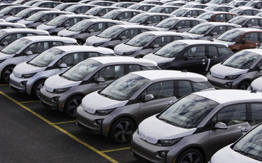 Spada światowa sprzedaż samochodów elektrycznych