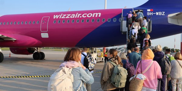Nowe, jaśniejsze prawa pasażerów lotniczych w UE i jedna cena z bagażem podręcznym
