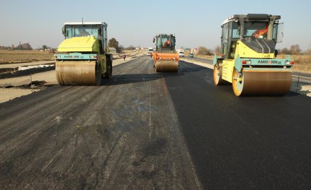 Brak pieniędzy, biurokracja i złe przepisy hamują budowę dróg
