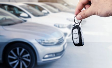 Wynajem auta na wakacje droższy o nawet 229 proc.