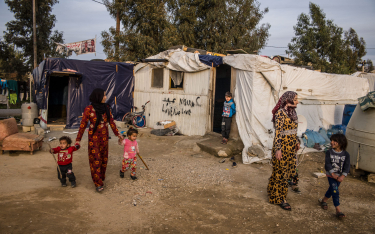 ?Uchodźcy w obozie koło Bar Elias w Dolinie Bekaa, we wschodnim Libanie, niedaleko granicy z Syrią