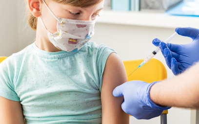 Rok szkolny 2021/2022: nie będzie szczepienia przeciwko COVID bez zgody rodzica