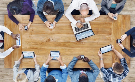 Dziś niemal połowa Polaków korzysta z internetu mobilnego