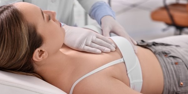91% Polek wie o raku piersi, ale regularnie bada się tylko połowa