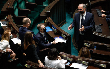 Sejm uchwalił przepisy pomagające w walce z epidemią
