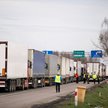 Kolejka tirów przed polsko-białoruskim przejściem granicznym w Koroszczynie