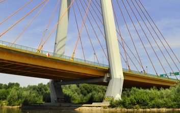 Most Siekierkowski otwarto 21 września 2002 roku