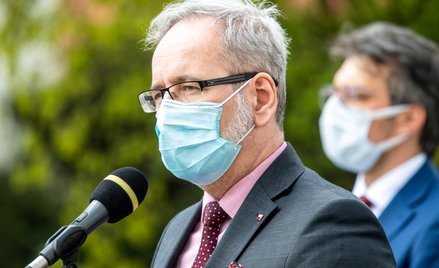Adam Niedzielski: Spadły zakażenia. Będziemy mogli zdjąć maseczki