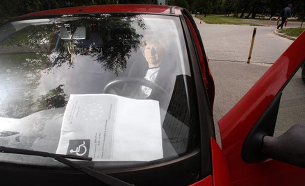 Stare karty parkingowe dla niepełnosprawnych jeszcze ważne