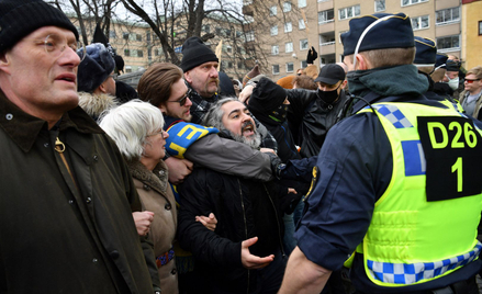 Szwedzi przeciw ograniczeniom. W Sztokholmie interweniowała policja