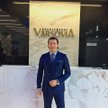 Radosław Majdan jest twarzą i dyrektorem sieci Apartamenty Varsovia.
