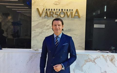 Radosław Majdan jest twarzą i dyrektorem sieci Apartamenty Varsovia.