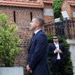 Premier Węgier Péter Magyar przed pomnikiem Jana Pawła II przed katedrą wawelską.
