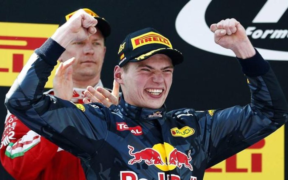 Max Verstappen wykorzystał kraksę Nico Rosberga i Lewisa Hamiltona