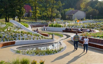 Nowoczesny park wodny na Plantach w Jaworznie, zaprojektowany przez pracownię RS+ Robert Skitek