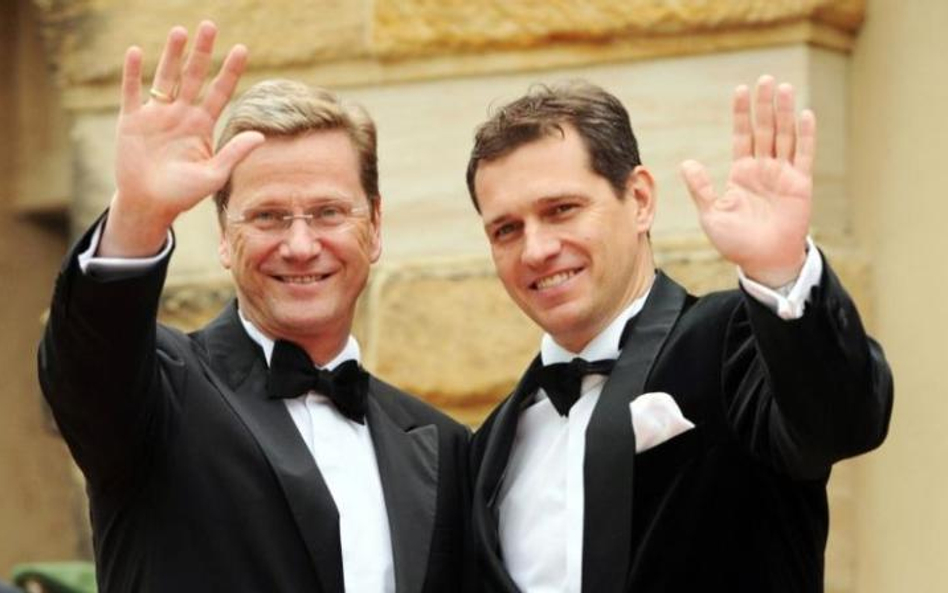 Szef FDP Guido Westerwelle ze swoim partnerem