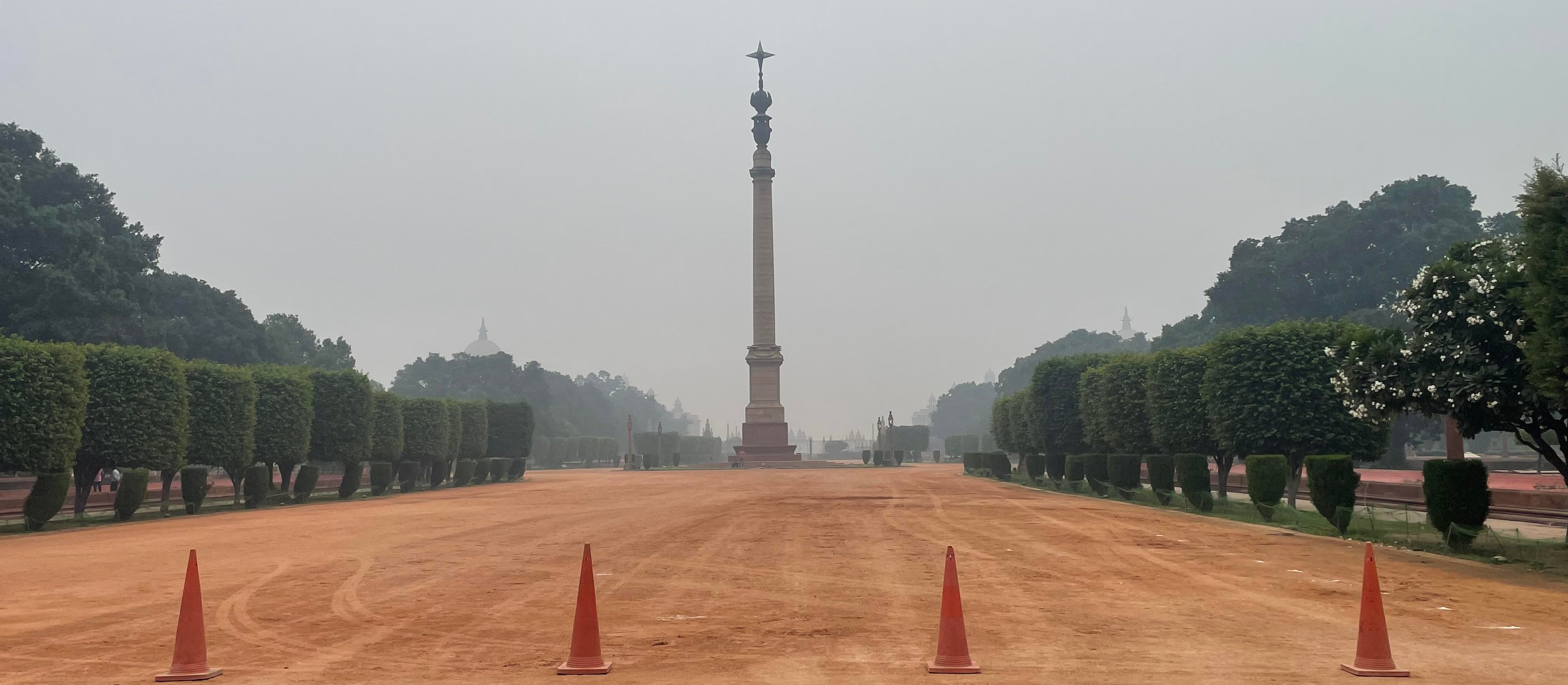 Смог, торговцы и «эксперты по счастью». Переполненная столица Индии кипит жизнью