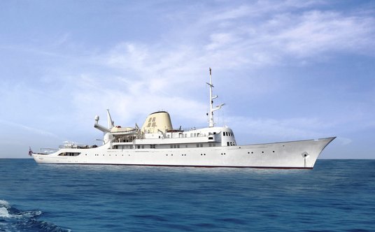 Jacht Christina O, czyli eks-kanadyjska fregata typu River.