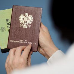 Paradoks współczesnej edukacji polega na tym, że mimo rekordowej liczby absolwentów firmy w całej Eu