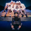 „Siódemka. SzÓs polskich królowa”: Mijając ze sceny Wodzisław i Jędrzejów