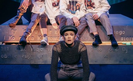 „Siódemka. SzÓs polskich królowa”: Mijając ze sceny Wodzisław i Jędrzejów