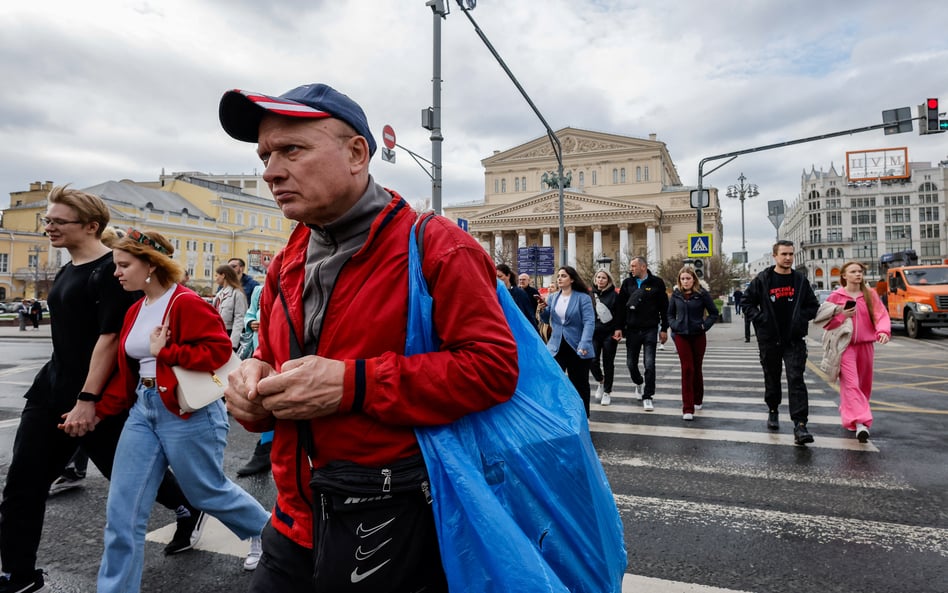 Moskwa: płatności tylko gotówką, bo Kreml chroni swą paradę