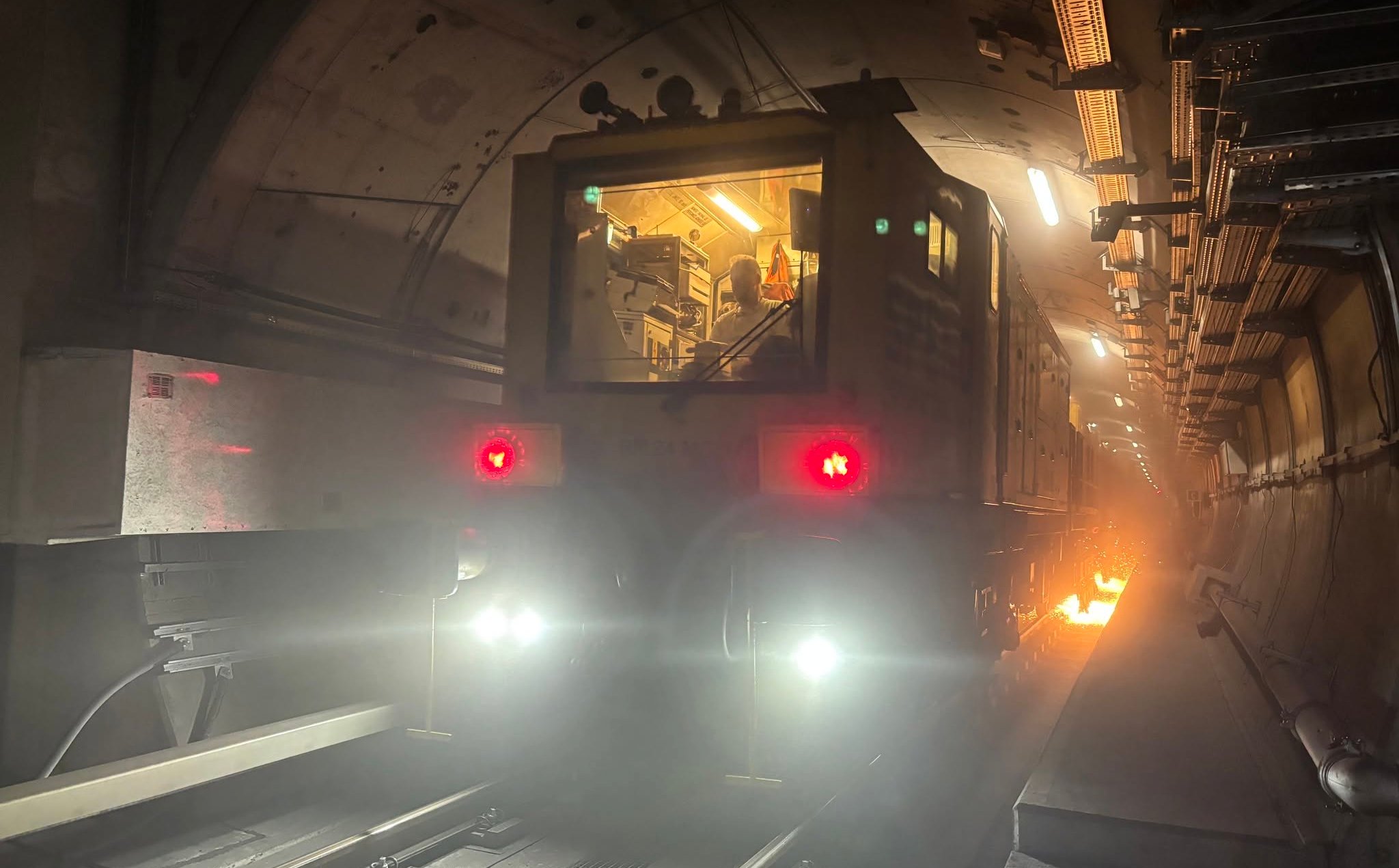 Wielka awaria po pożarze w metrze: Linia M1 zamknięta