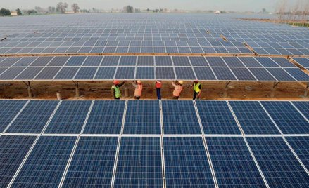 Indie potrzebują ogromnych inwestycji w infrastrukturę energetyczną i transportową.