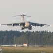 Amerykański samolot transportowy C-17A Globemaster III wyruszył z USA i najpierw wylądował w Rydze, 