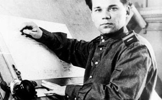 Michaił Kałasznikow chciał stworzyć prostą broń automatyczną dla każdego krasnoarmiejca.