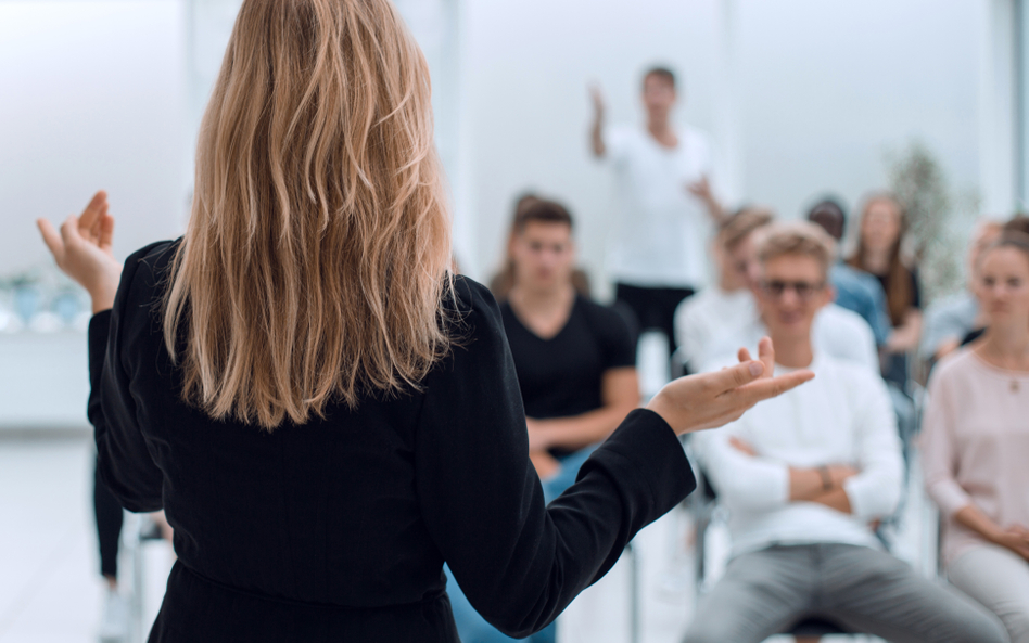 Sąd Najwyższy, stwierdził, że obowiązek ułatwiania pracownikom podnoszenia kwalifikacji zawodowych n